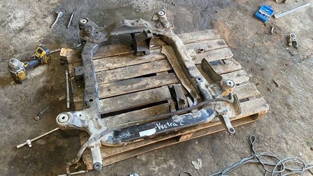 Підрамник передньої підвіски 0302054 OPEL