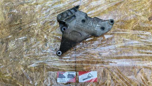 Кронштейн подушки (опори) двигуна, правої 03G199207F VAG
