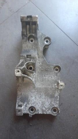 Кронштейн кріплення генератора 03G903143A VAG