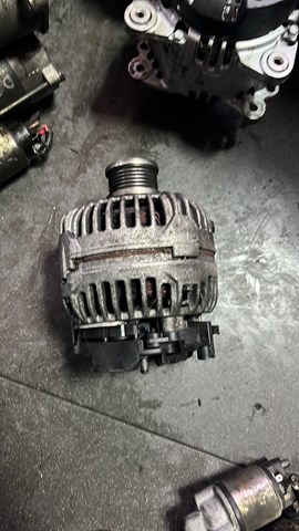 Авто генератор 03L903023K VAG