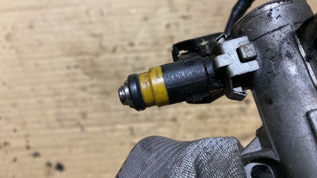Форсунка дизельна в зборі, розпилювач + тримач 048H104274 RENAULT