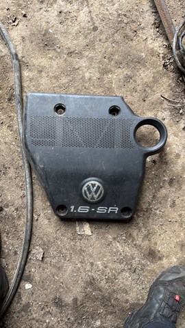 Кришка двигуна декоративна 06A103925AB VAG