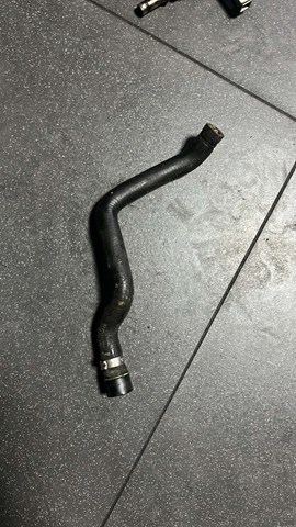 Патрубок вентиляції картерних газів 06B103224C VAG