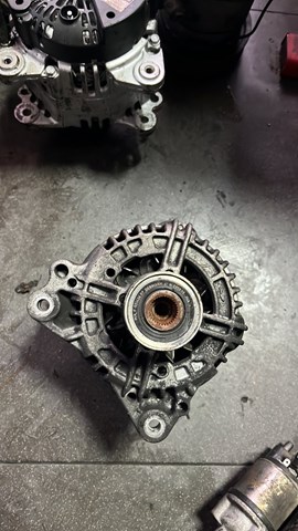 Авто генератор 06H903016L VAG