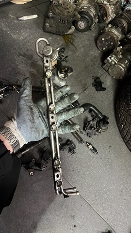 Рампа форсунок системи упорскування палива 071133317A VAG