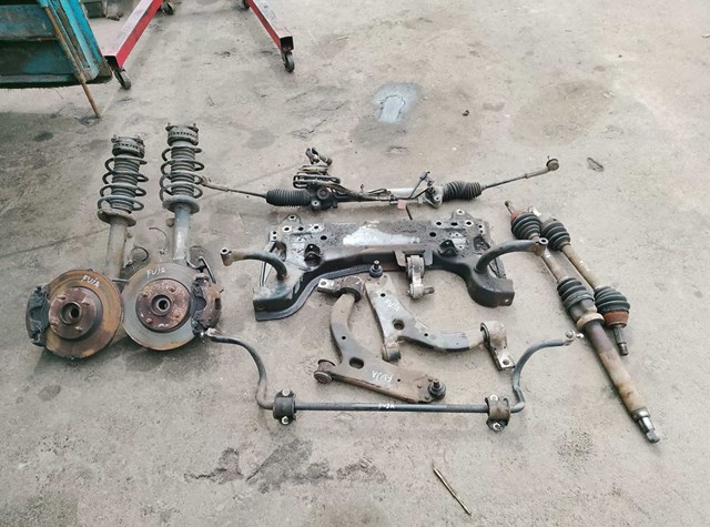 Правий важіль передній нижній підвіски 1212807 FORD