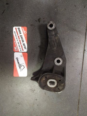 Кронштейн подушки (опори) двигуна, задньої 13117089 OPEL