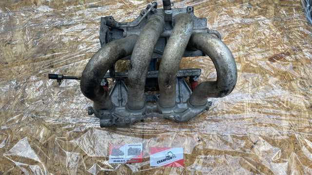 Колектор впуск верхній 14010AU300 NISSAN