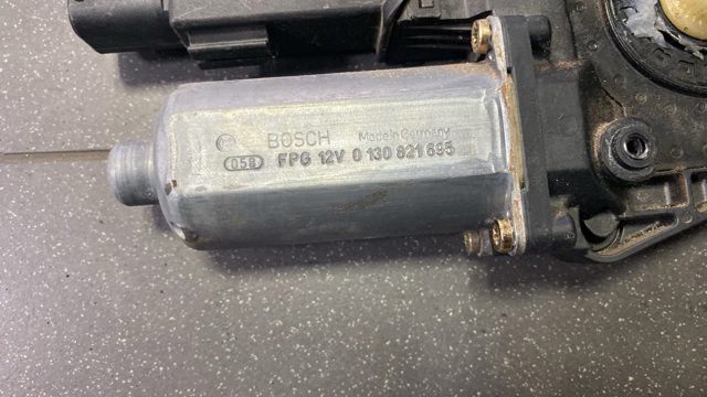 Мотор склопідйомника дверей передніх, лівих 1C1959801 VAG