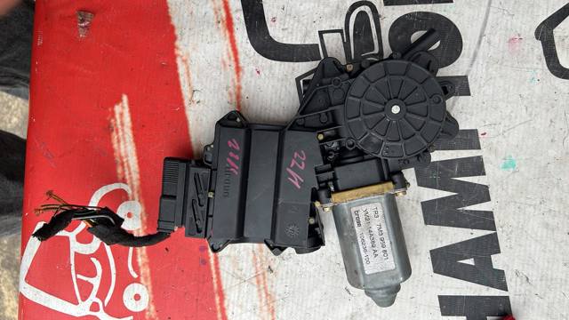 Двигун стеклопод'емника двері задньої, правої 1H4959812B VAG