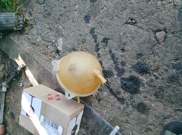Водяний бачок системи охолодження 1J0121403A VAG