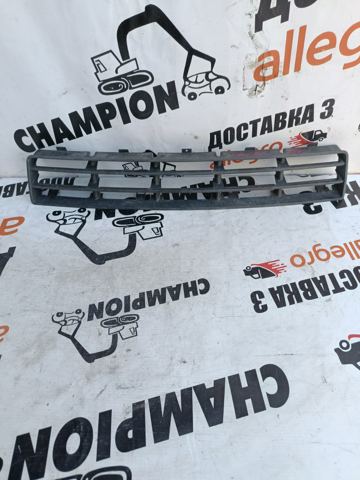 Решітка переднього бампера, центральна 1J0853677 VAG