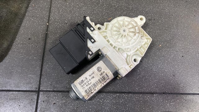Склопідйомник задніх правих дверей 1J4959812C VAG