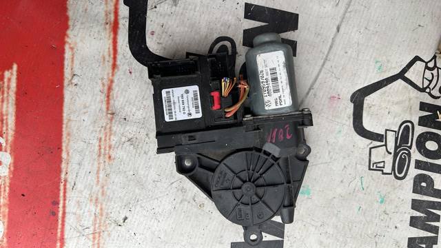 Мотор склопідйомника дверей передніх, правих 1K0959792G VAG