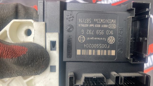 Двигун склопідіймача двері передньої, правої 1K0959792G VAG