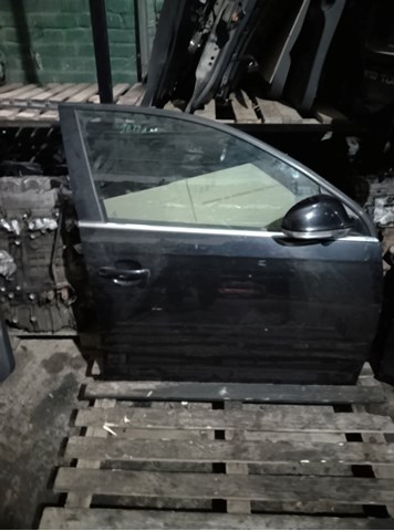 Дверка передня права 1K5831302AA VAG