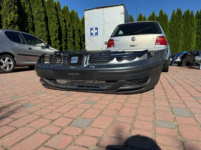 Бампер передній 1M0807221H VAG