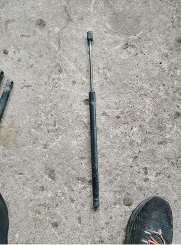 Амортизатор кришки багажника 1T0827550C VAG