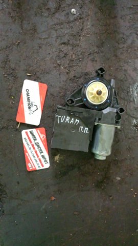 Двигун склопідіймача двері передньої, правої 1T0959702 VAG