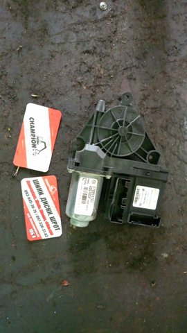 Двигун склопідіймача двері передньої, правої 1T0959702C VAG