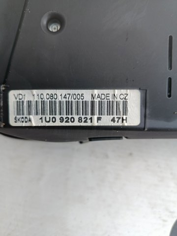 щиток приладу 1U0920821F VAG