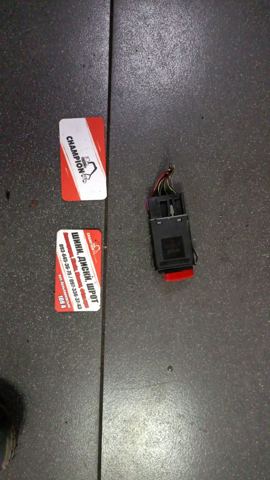 Кнопка аварійки 1U0953235B VAG