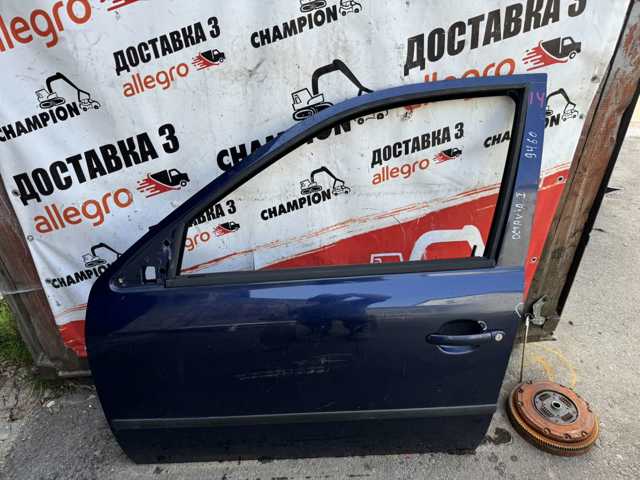 Водійські двері 1U4831055 VAG