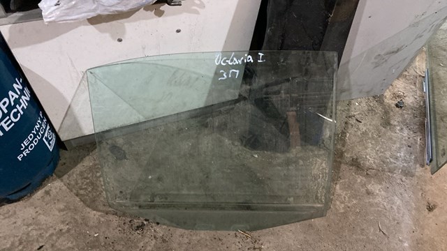 Вікно задніх дверей 1U4845206 VAG