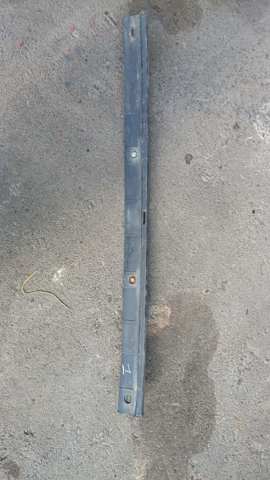 Кронштейн бампера заднього, центральний 1U9807863 VAG