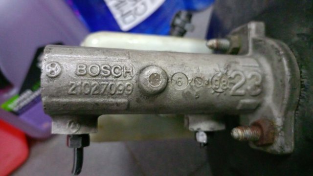 Циліндр гальмівний, головний 21027099 VAG