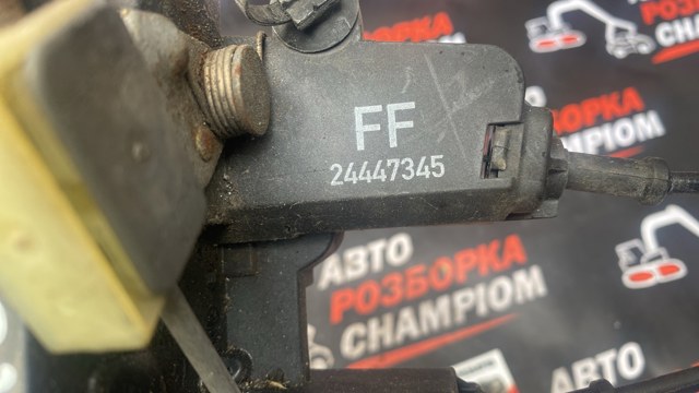 Замок задніх дверей, лівих 24447345 OPEL