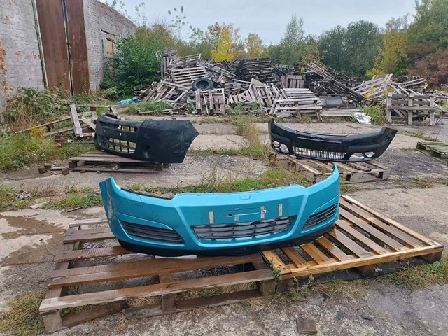 Бампер на авто 24460258 OPEL