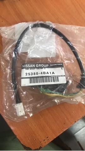 Кнопка приводу замка третіх/ п'ятих дверей 253804BA1A NISSAN