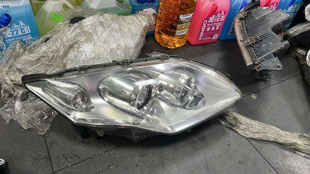 Фара правая 260100038R RENAULT