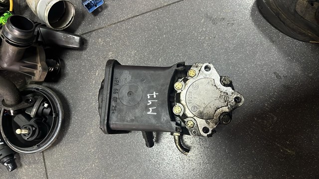 Насос гідропідсилювача механізму кермового управління 32411095155 BMW