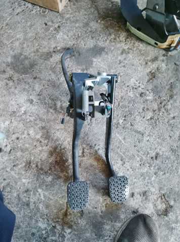 Педаль щеплення 35311163870 BMW