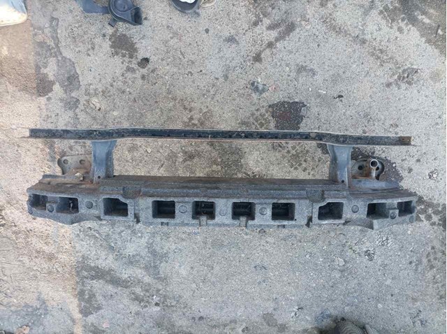 Балка бампера переднього 3C0807093 VAG