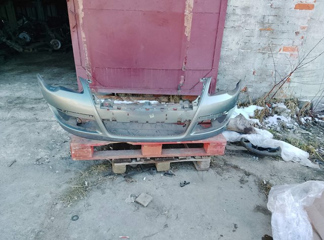 Бампер передній в зборі 3C0807221A VAG