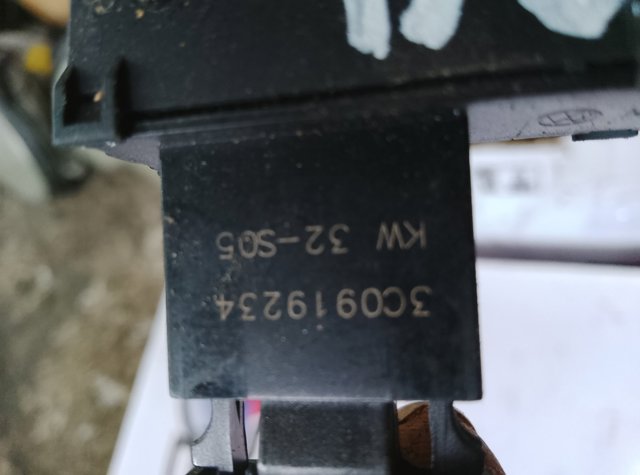 Кнопка відключення подушок безпеки AIRBAG 3C0919234 VAG