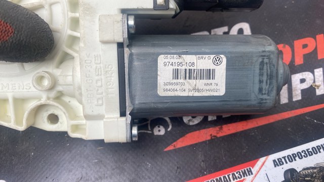 Моторчик склопідйомника двері задніх, лівих 3C9959703 VAG