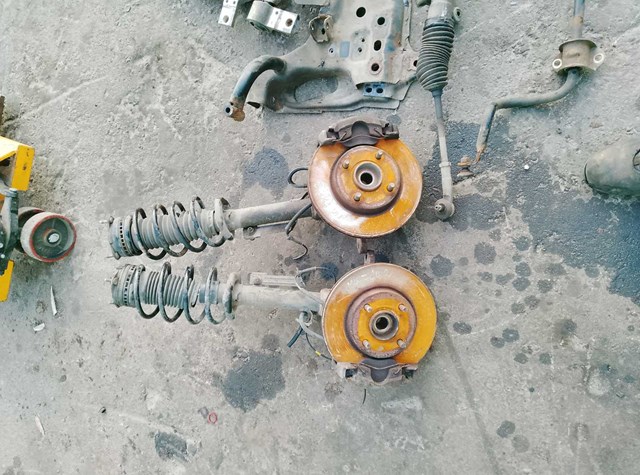 Стійка передня права 3M7118045BA MAZDA