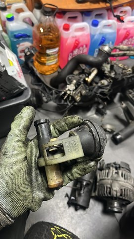 Кран обігрівача 4A0819809 VAG