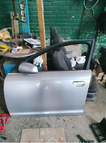 Двері передні, ліві 4F0831051D VAG