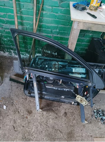 Склопідйомник передньої лівої двері 4F0837461 VAG