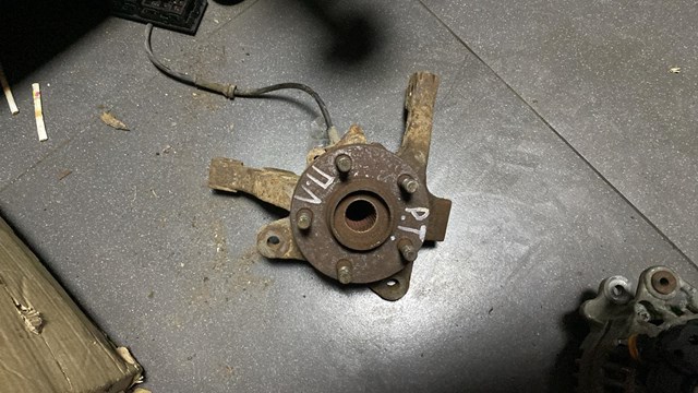 Цапфа поворотного кулака 5272487AB CHRYSLER