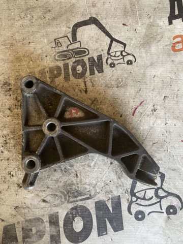 Кронштейн подушки (опори) двигуна, задньої 5684040 OPEL