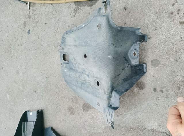 Захист двигуна задня 5839805020 TOYOTA