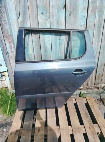 Скло заднє ліве 5J6845205K VAG