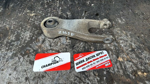 Подушка (опора) двигуна, задня 684713 GM