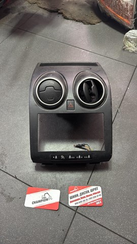 Решітка повітропровода 68760JD10A NISSAN